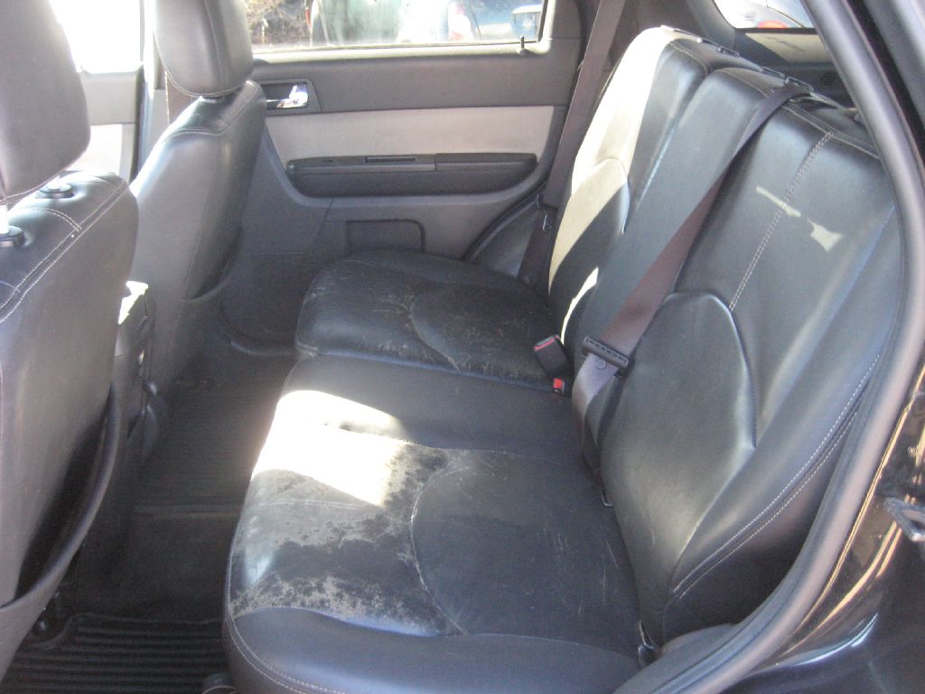 Photo 13 of this MERCURY MARINER