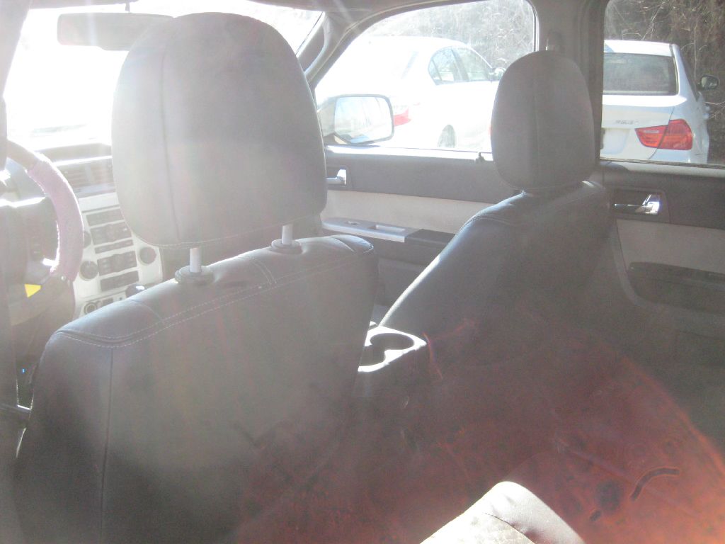 Photo 14 of this MERCURY MARINER