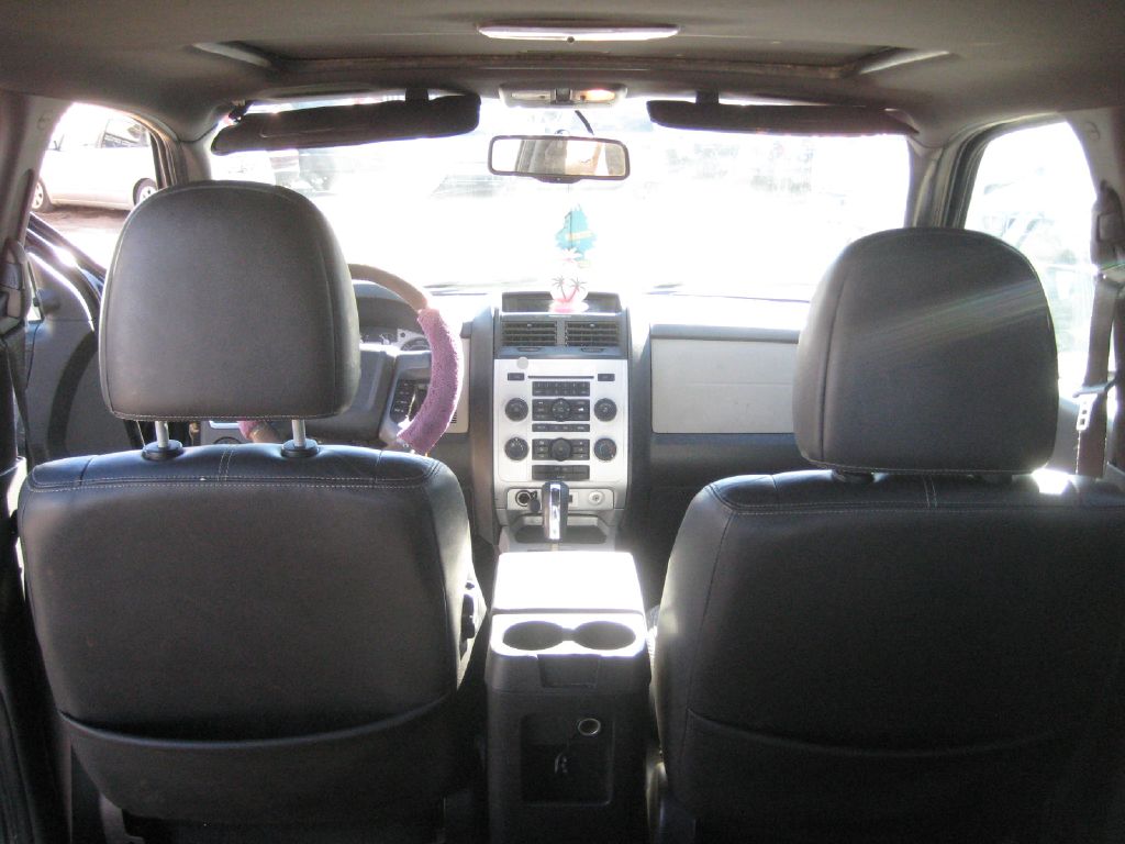 Photo 16 of this MERCURY MARINER