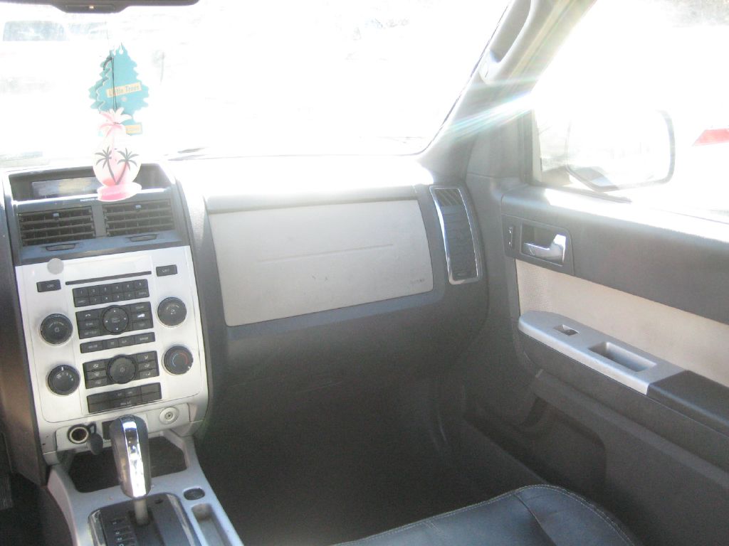 Photo 17 of this MERCURY MARINER
