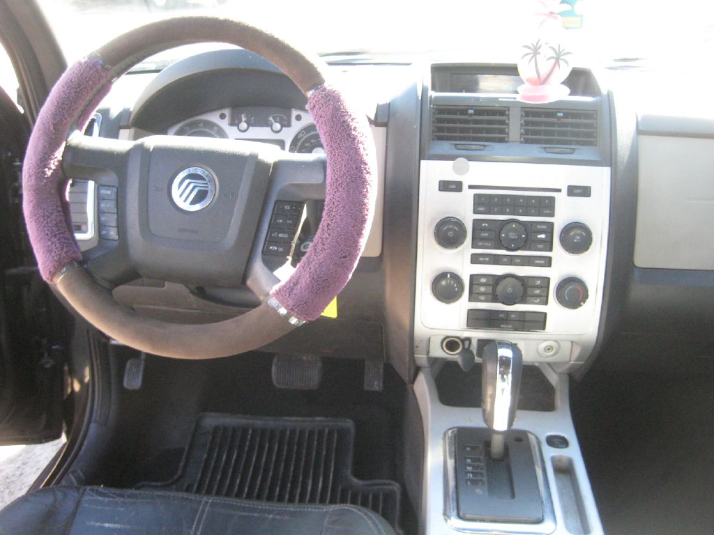 Photo 18 of this MERCURY MARINER