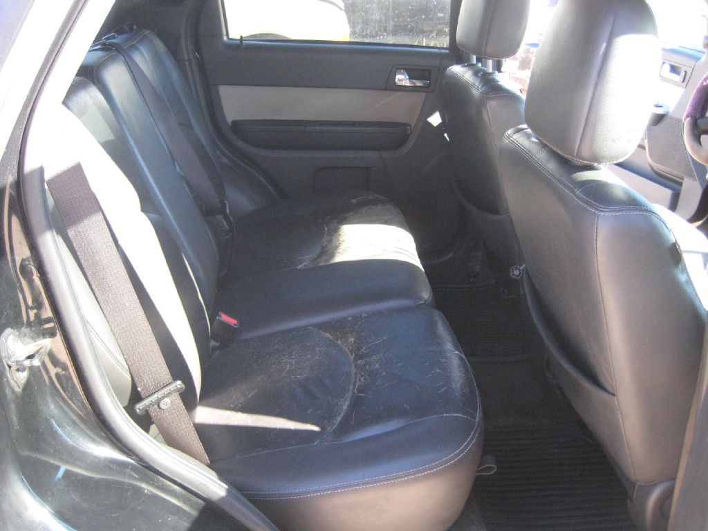 Photo 19 of this MERCURY MARINER