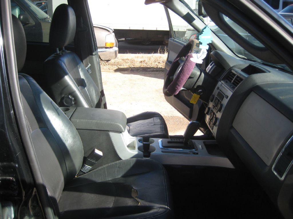Photo 20 of this MERCURY MARINER