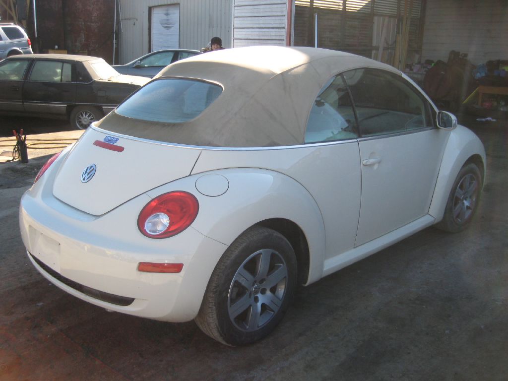 VOLKSWAGEN NEW BEETLE 2006 VOLKSWAGEN NEW BEETLE 3VWRF31Y56M320039