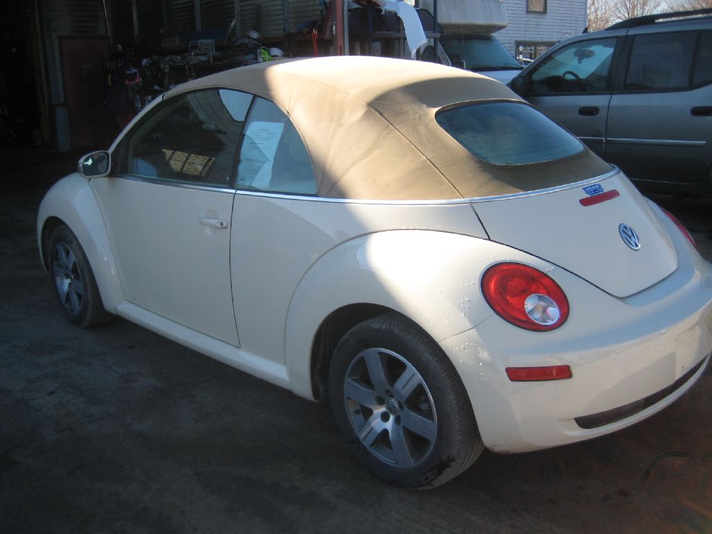 VOLKSWAGEN NEW BEETLE 2006 VOLKSWAGEN NEW BEETLE 3VWRF31Y56M320039