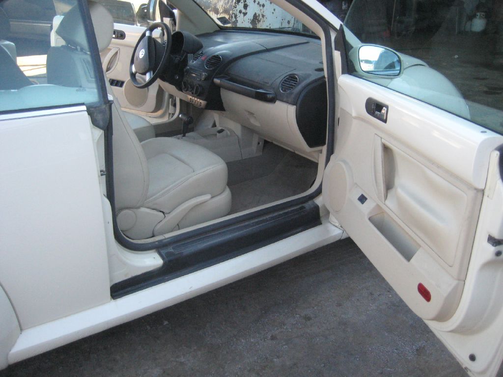 VOLKSWAGEN NEW BEETLE 2006 VOLKSWAGEN NEW BEETLE 3VWRF31Y56M320039