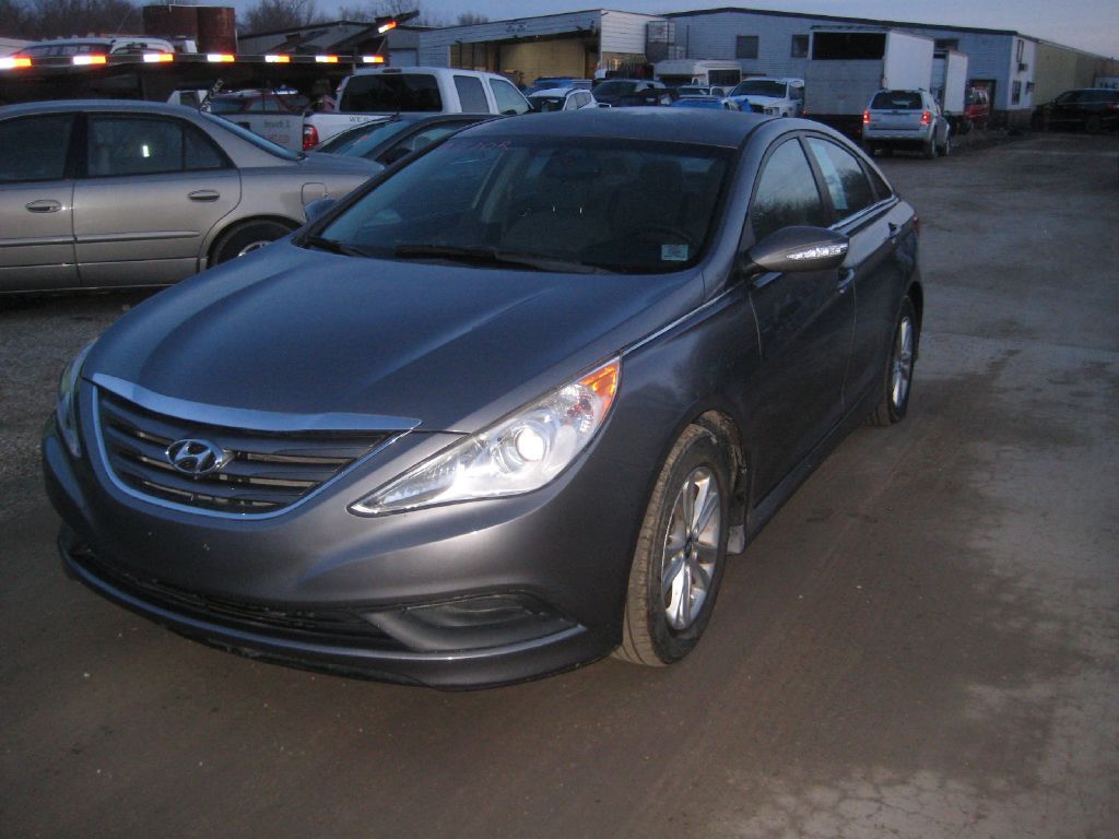Photo 7 of this HYUNDAI SONATA