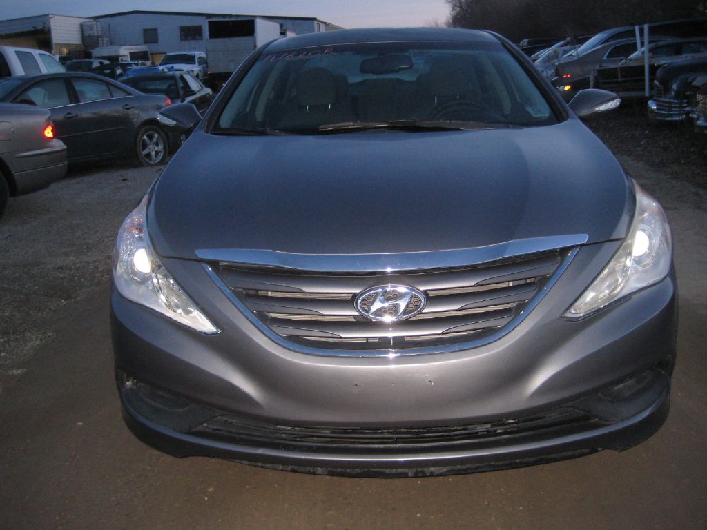 Photo 2 of this HYUNDAI SONATA