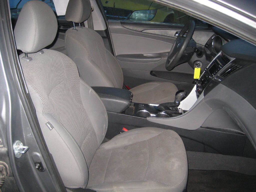 Photo 9 of this HYUNDAI SONATA