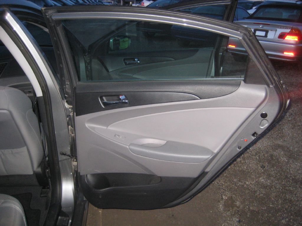 Photo 10 of this HYUNDAI SONATA