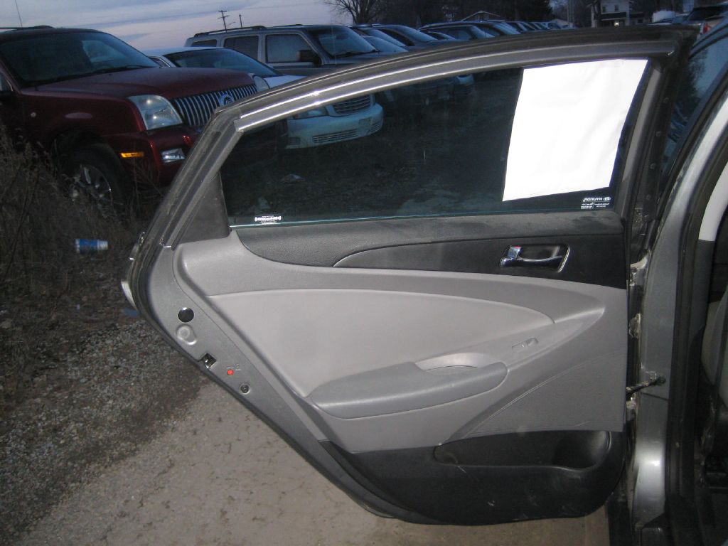 Photo 12 of this HYUNDAI SONATA