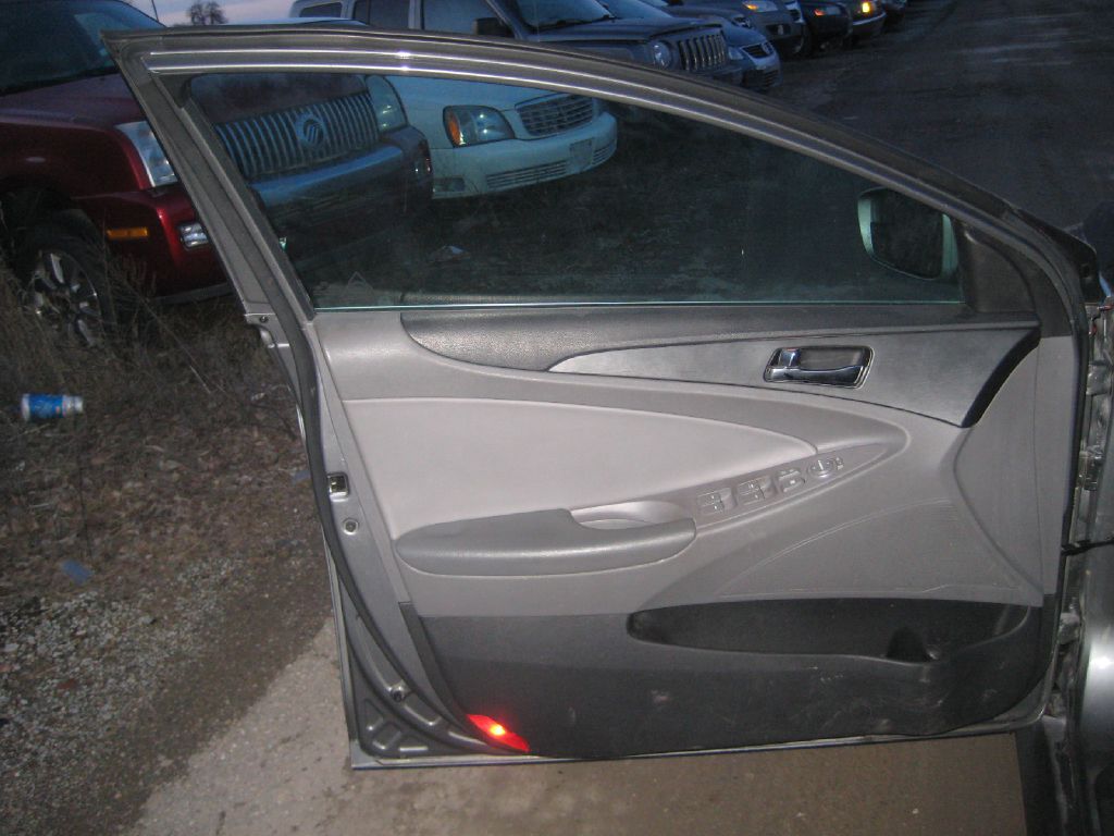 Photo 13 of this HYUNDAI SONATA