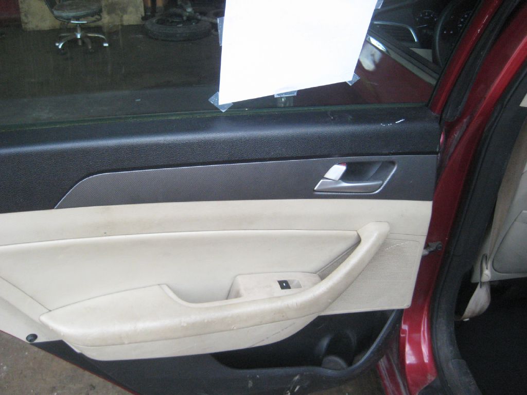 Photo 11 of this HYUNDAI SONATA