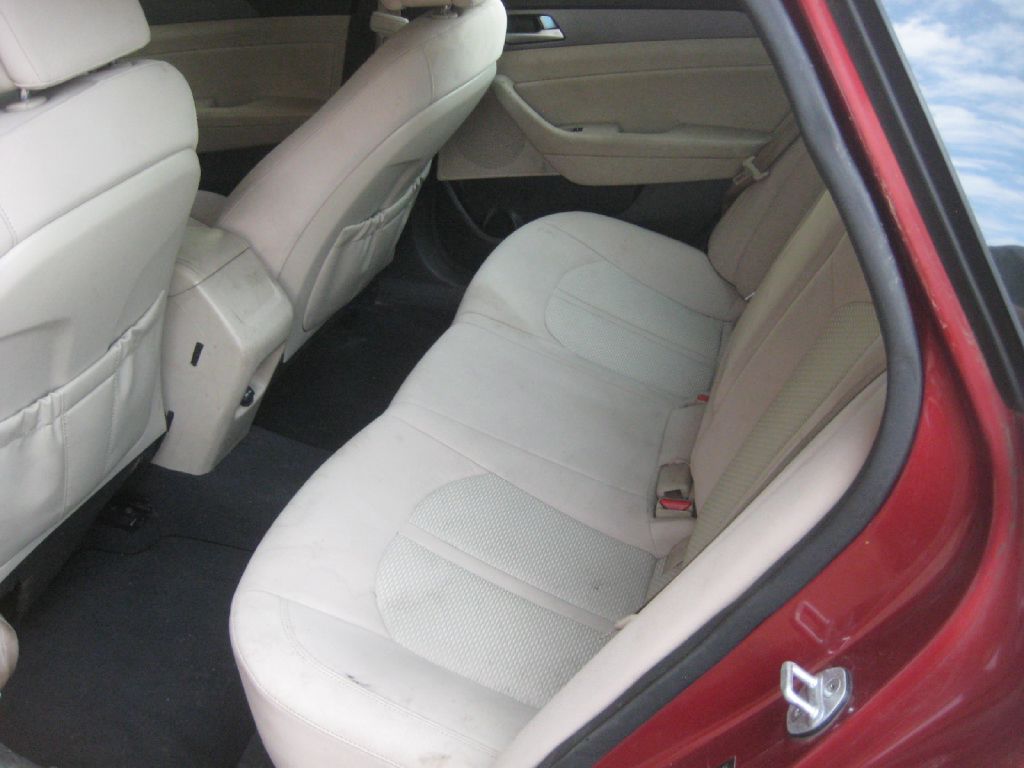 Photo 12 of this HYUNDAI SONATA