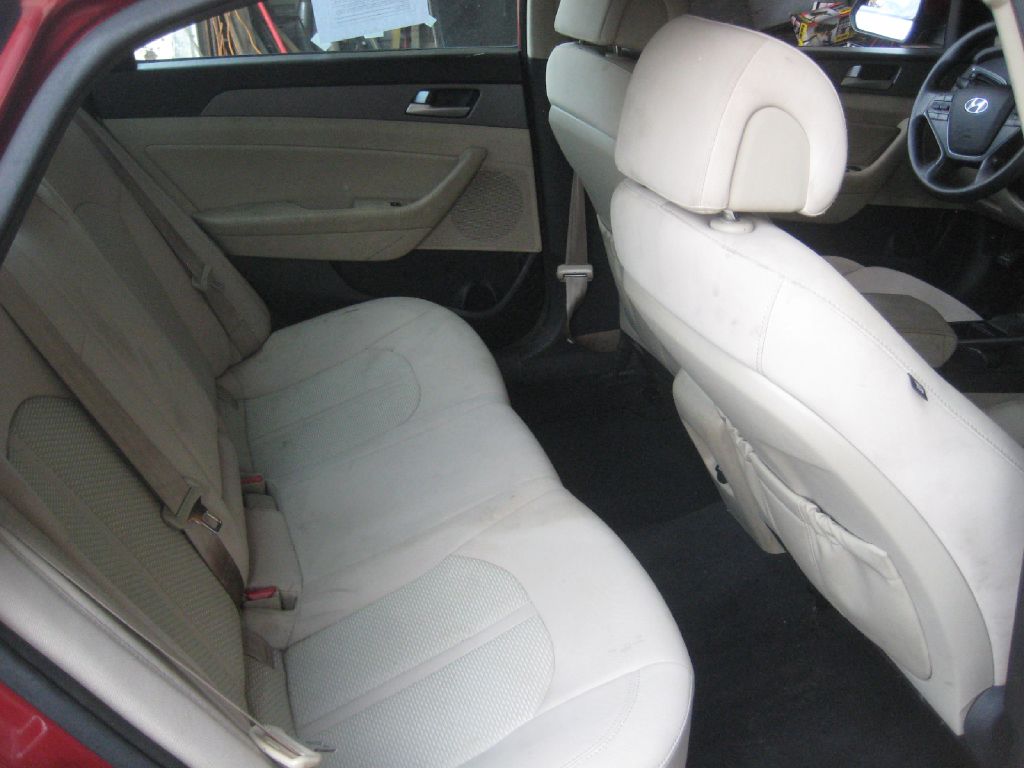 Photo 14 of this HYUNDAI SONATA
