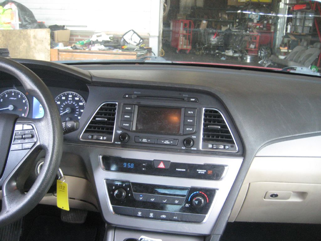 Photo 18 of this HYUNDAI SONATA
