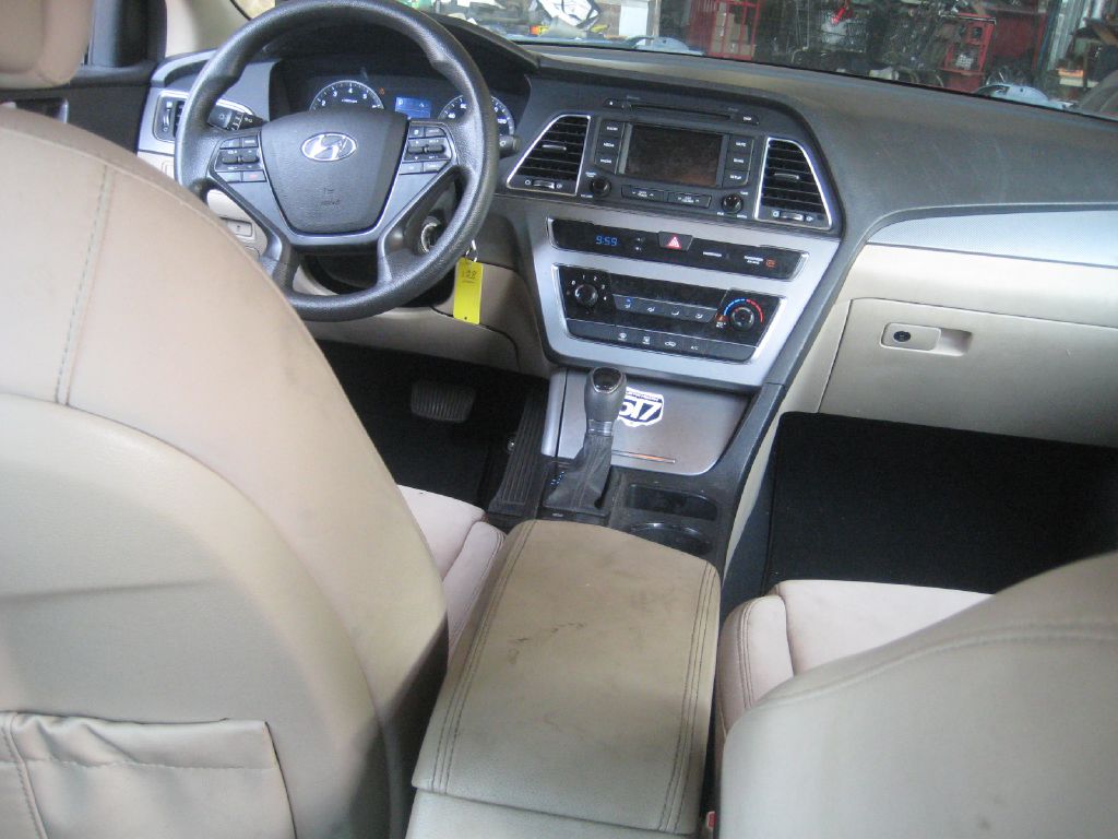 Photo 19 of this HYUNDAI SONATA