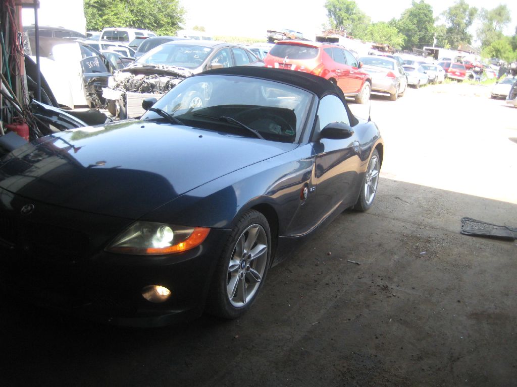 BMW Z4 2004 BMW Z4 4USBT535X4LU08010