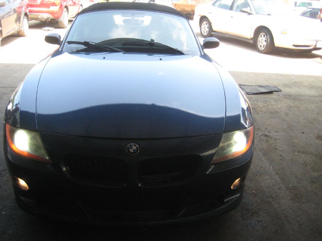 BMW Z4 2004 BMW Z4 4USBT535X4LU08010