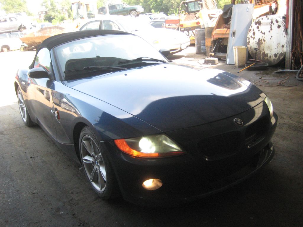 BMW Z4 2004 BMW Z4 4USBT535X4LU08010