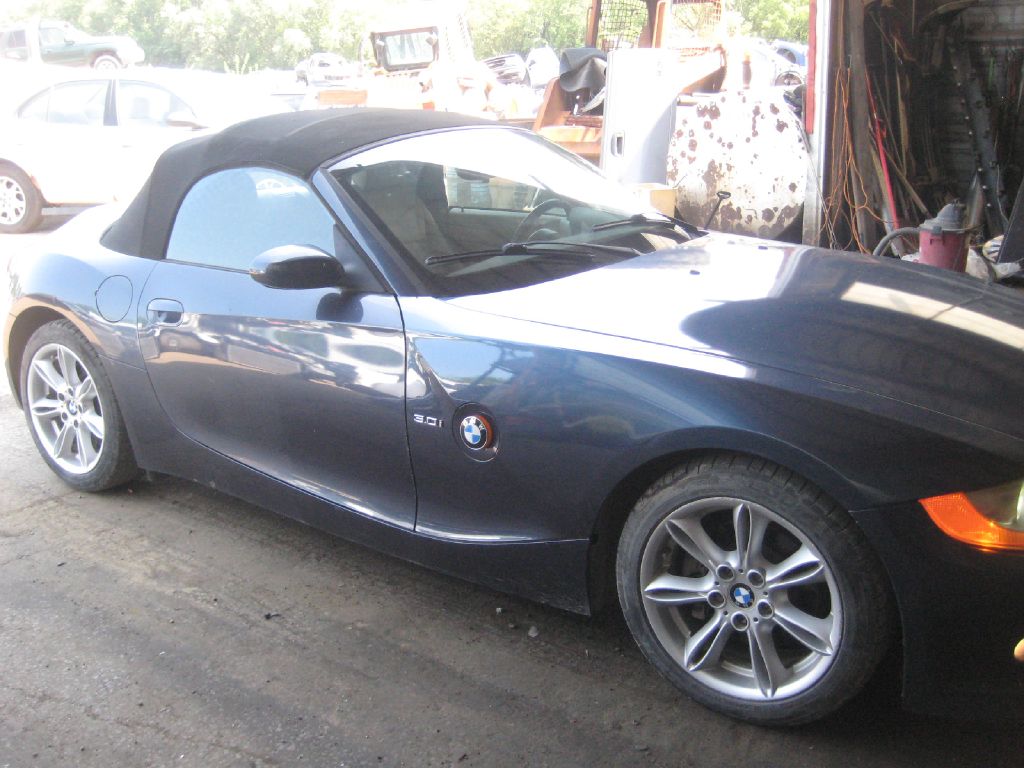 BMW Z4 2004 BMW Z4 4USBT535X4LU08010
