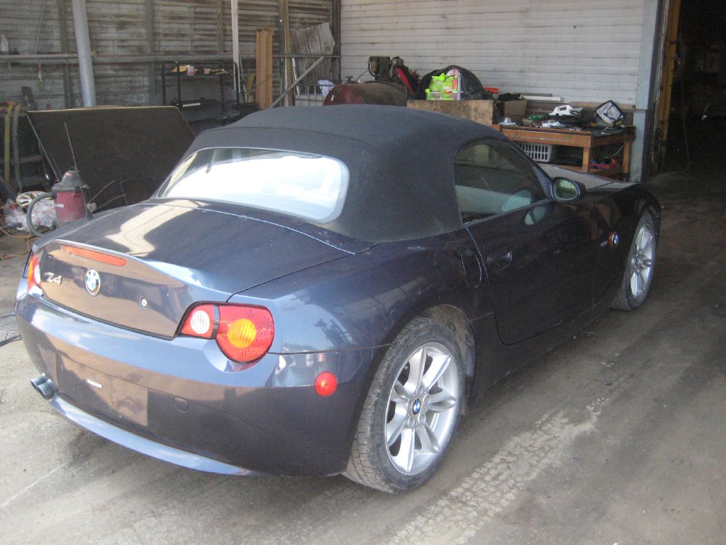 BMW Z4 2004 BMW Z4 4USBT535X4LU08010