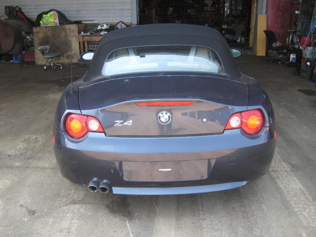 BMW Z4 2004 BMW Z4 4USBT535X4LU08010