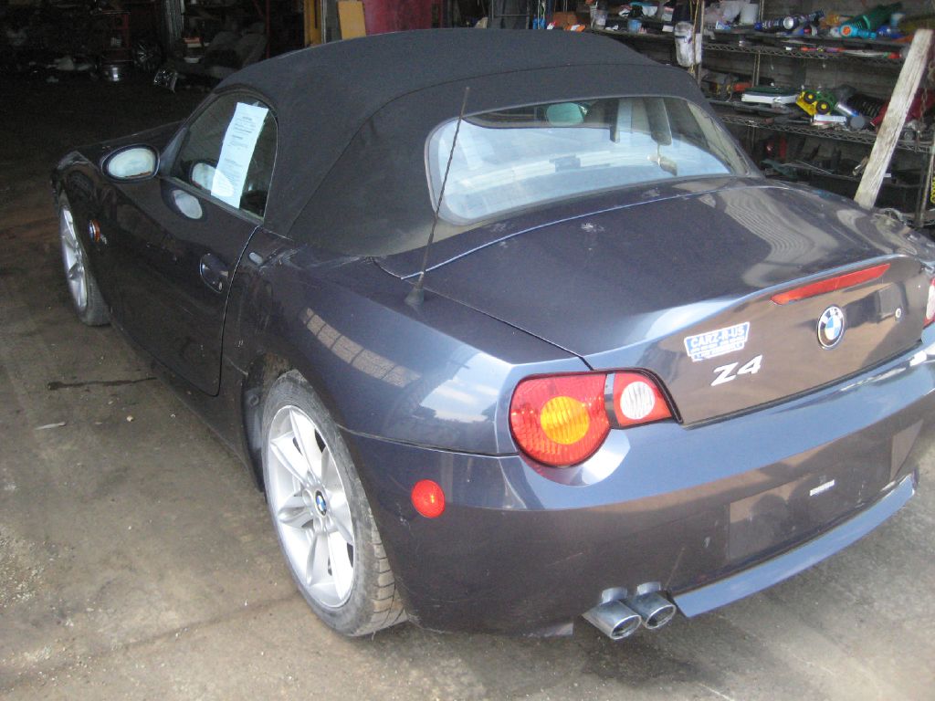 BMW Z4 2004 BMW Z4 4USBT535X4LU08010