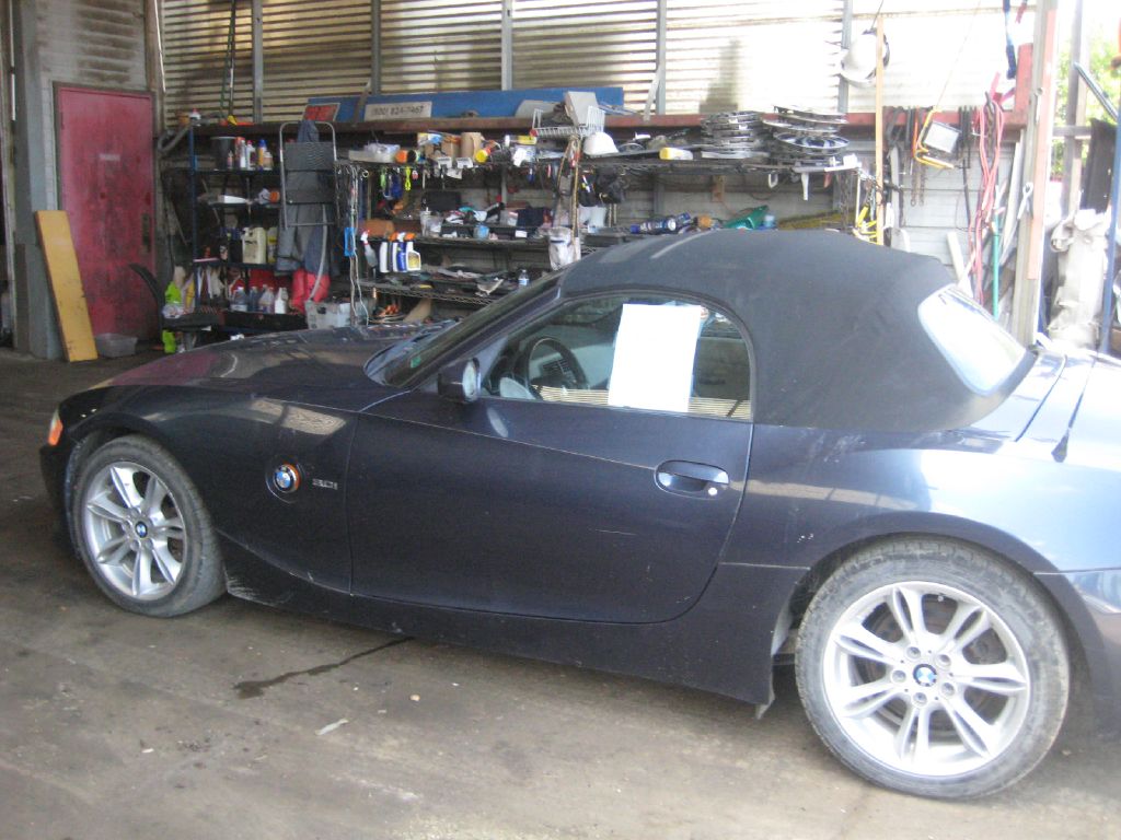 BMW Z4 2004 BMW Z4 4USBT535X4LU08010