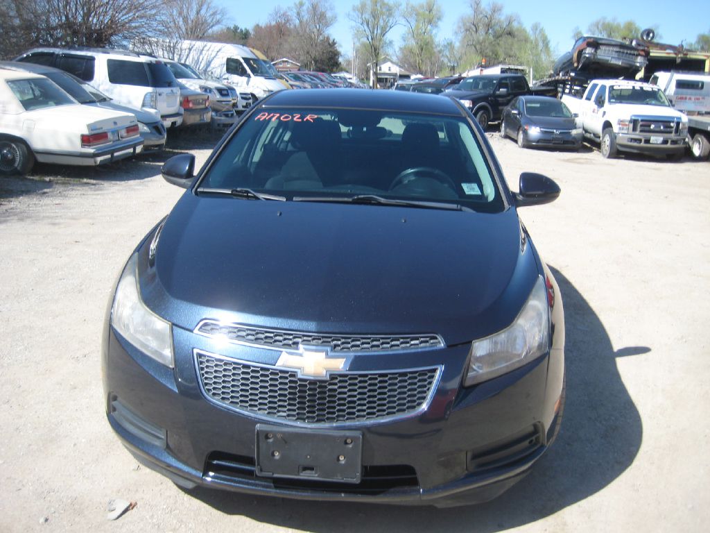 Photo 2 of this CHEVROLET CRUZE