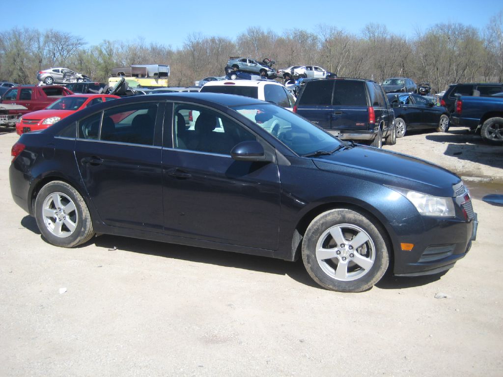 Photo 4 of this CHEVROLET CRUZE