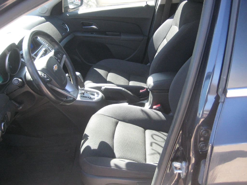 Photo 10 of this CHEVROLET CRUZE