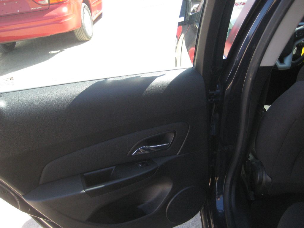 Photo 11 of this CHEVROLET CRUZE