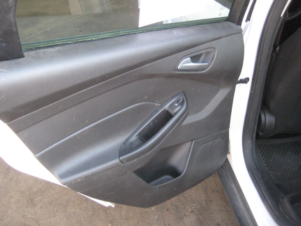 Photo 11 of this FORD FOCUS