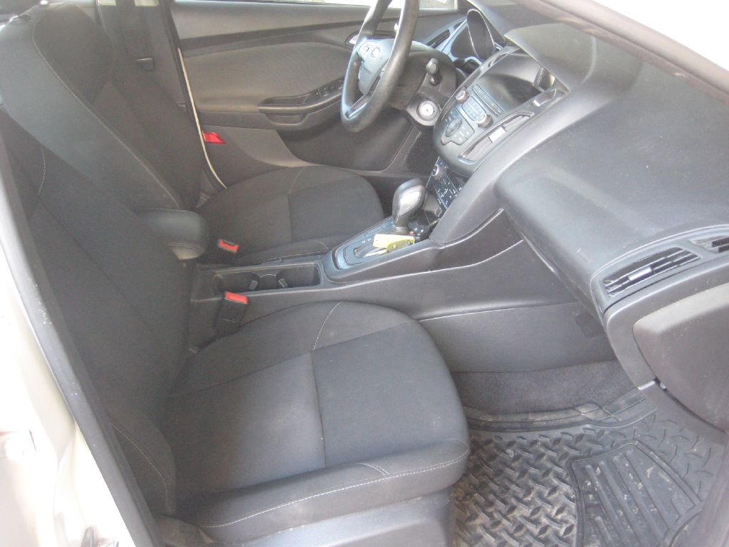 Photo 14 of this FORD FOCUS
