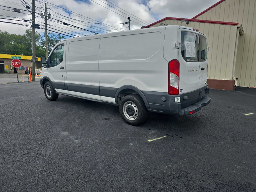 Photo 3 of this FORD TRANSIT