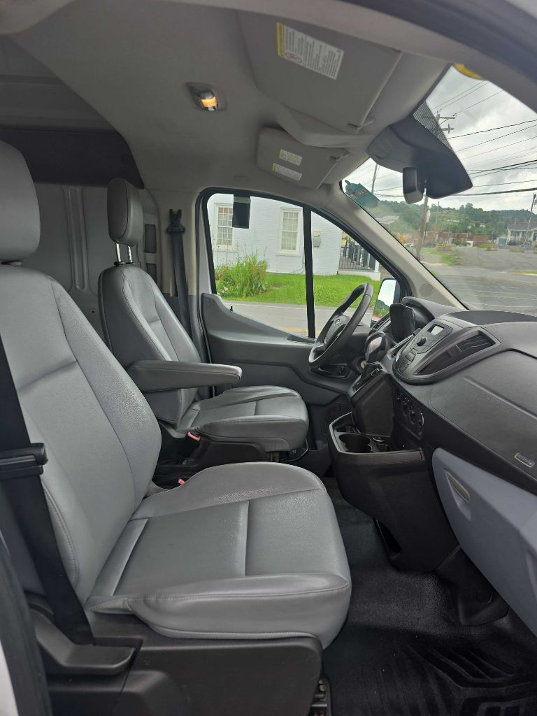 Photo 15 of this FORD TRANSIT