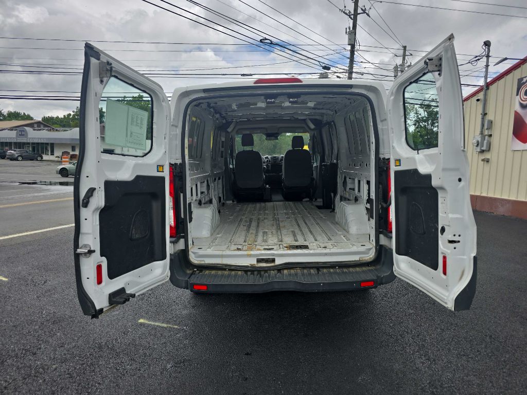 Photo 11 of this FORD TRANSIT