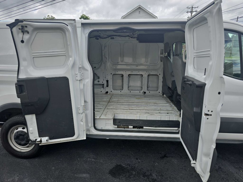 Photo 12 of this FORD TRANSIT