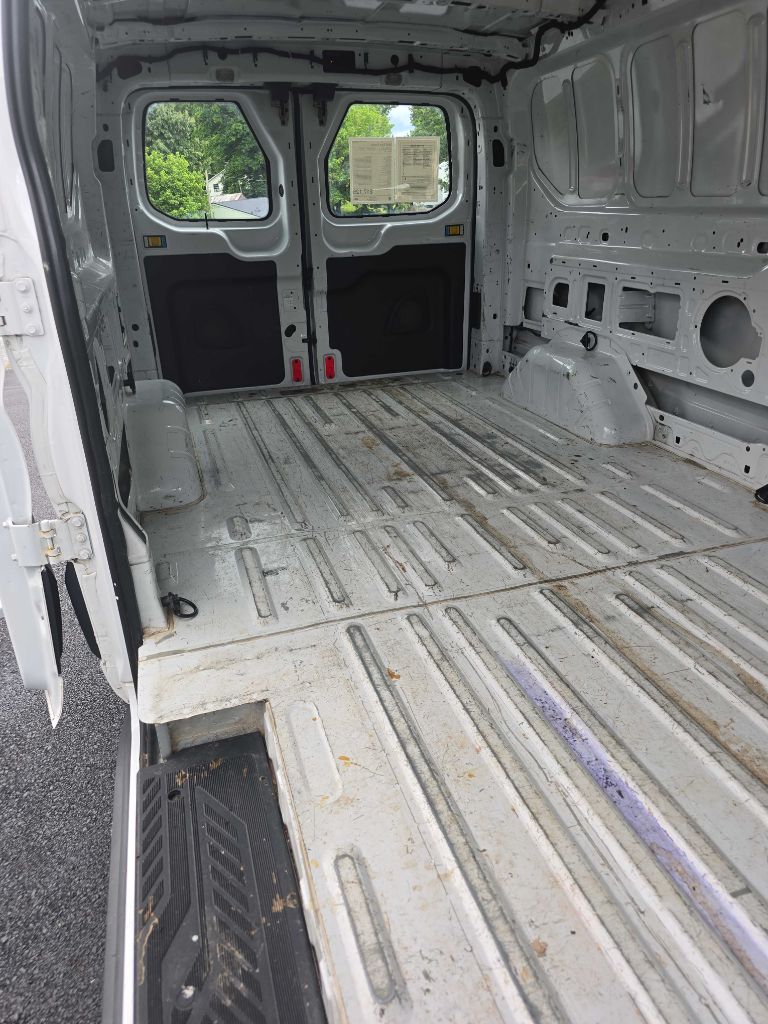 Photo 13 of this FORD TRANSIT
