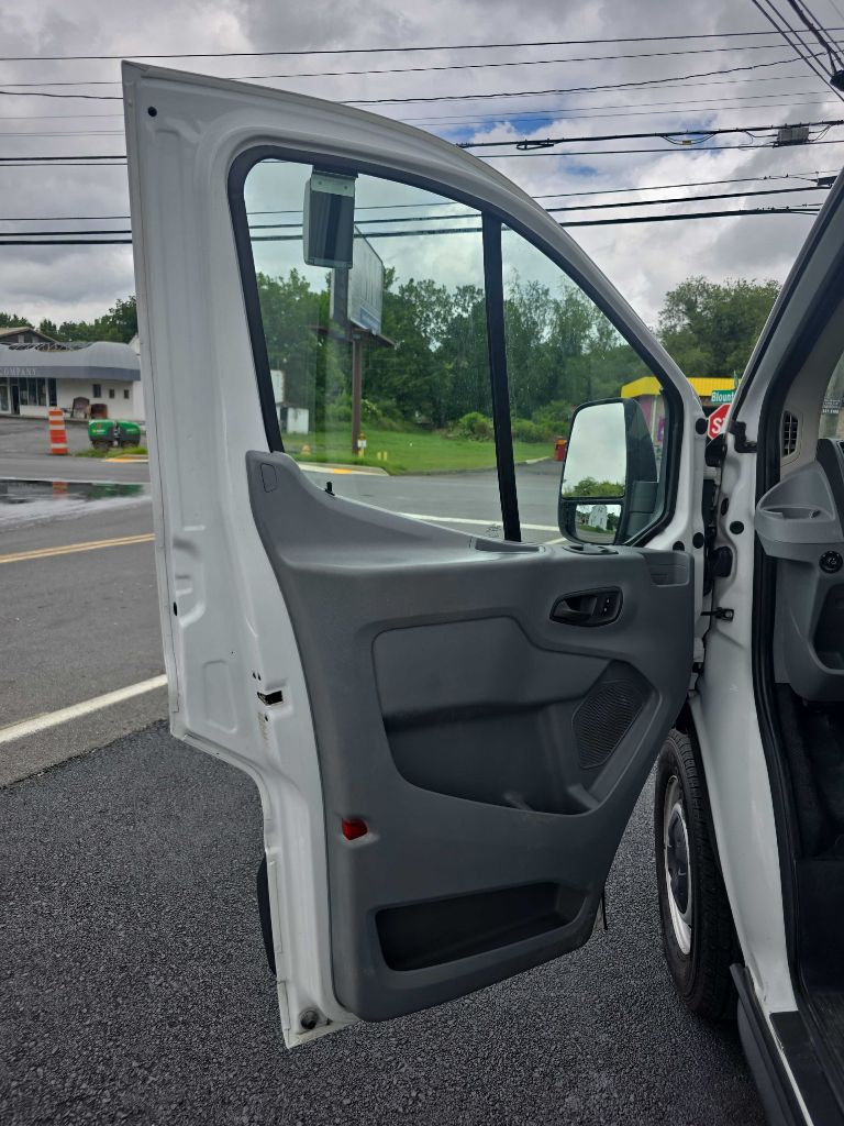 Photo 9 of this FORD TRANSIT