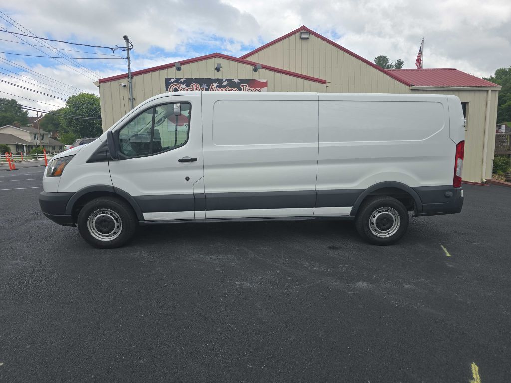Photo 2 of this FORD TRANSIT