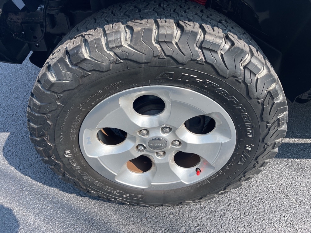 Photo 16 of this JEEP WRANGLER