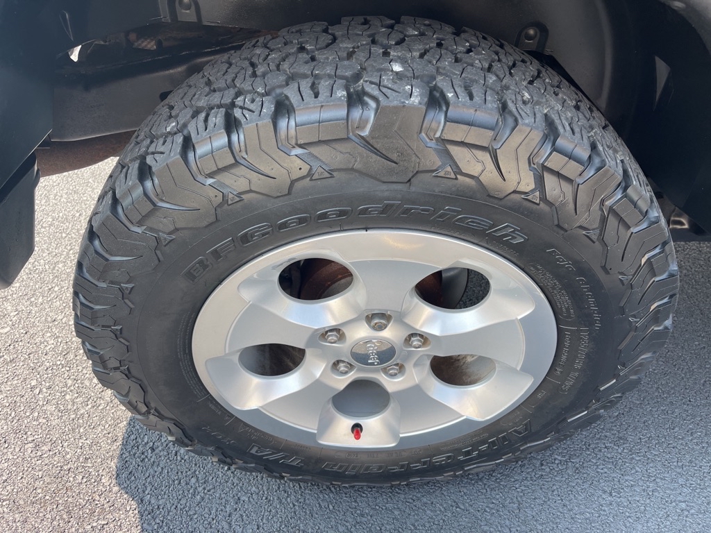 Photo 18 of this JEEP WRANGLER