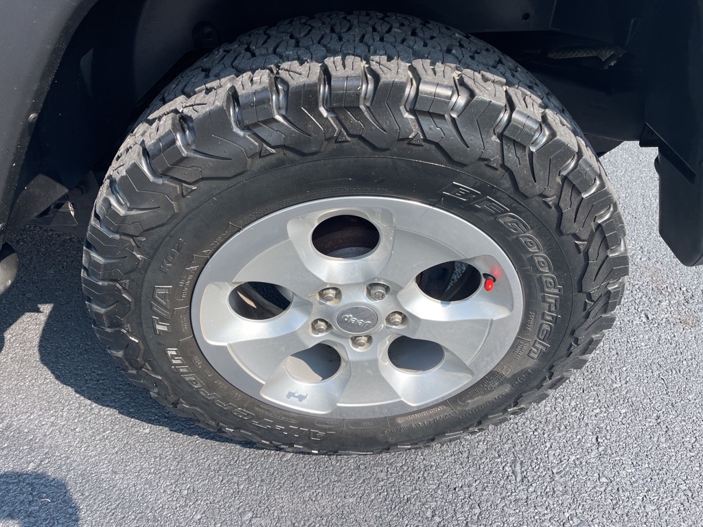 Photo 17 of this JEEP WRANGLER
