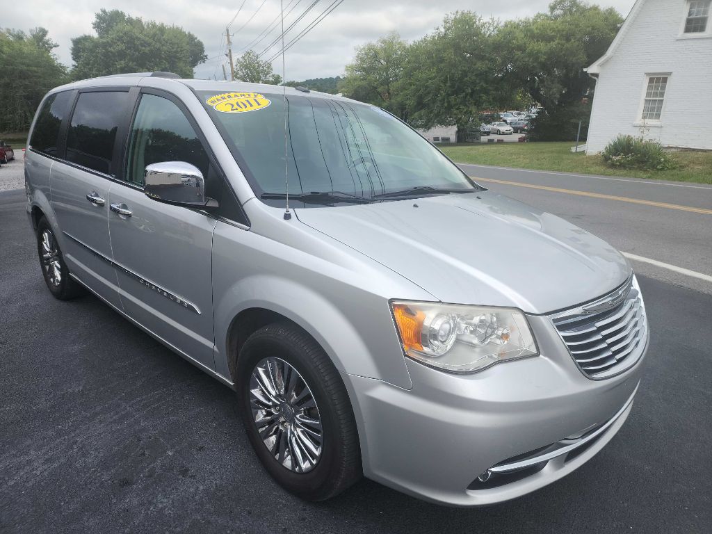 Photo 7 of this CHRYSLER TOWN & COUNTRY