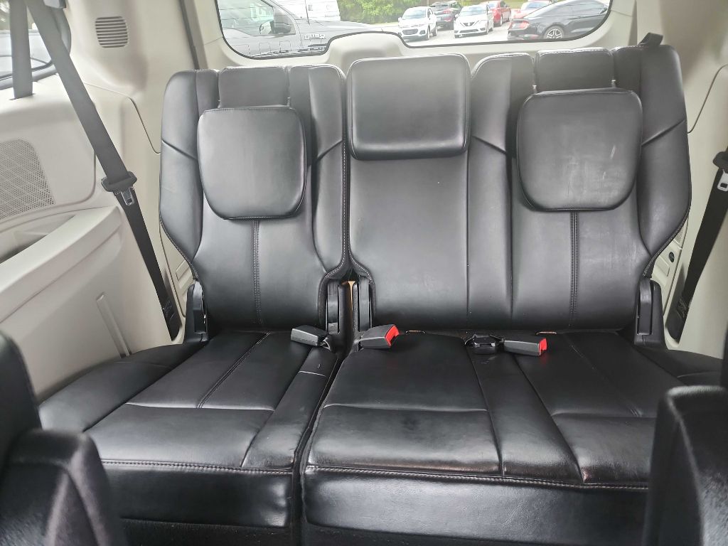 Photo 13 of this CHRYSLER TOWN & COUNTRY