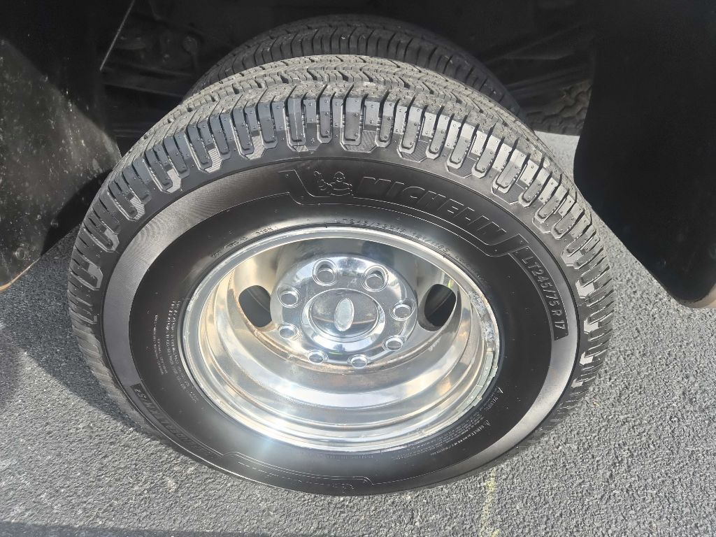 Photo 19 of this FORD F450