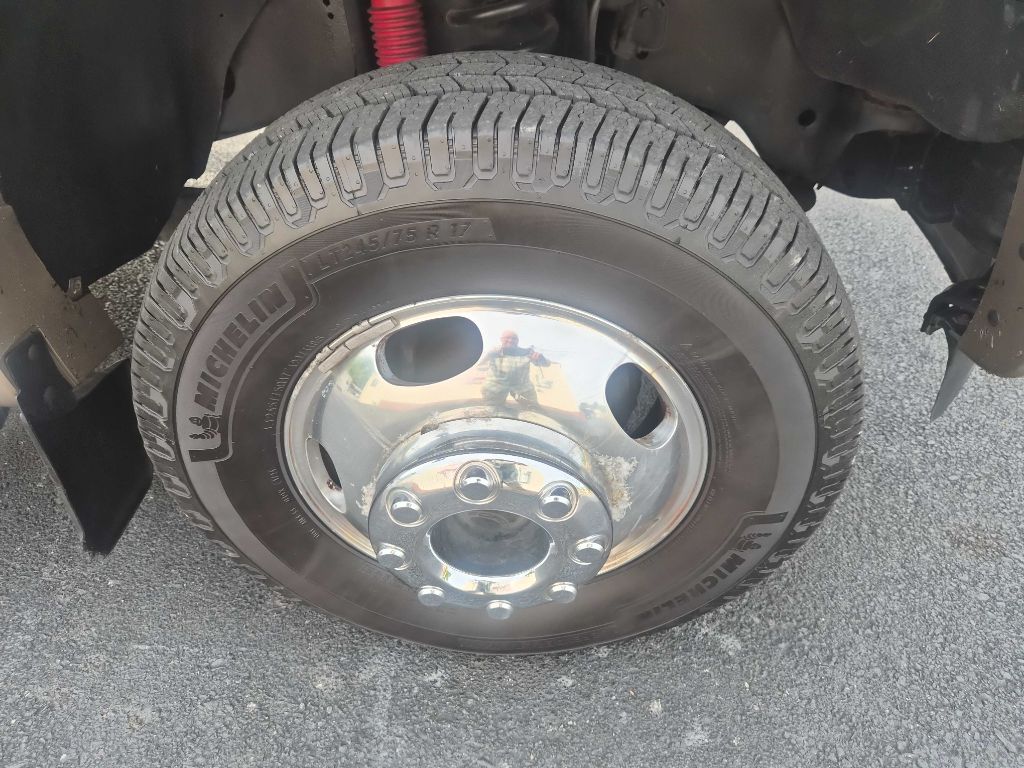 Photo 21 of this FORD F450