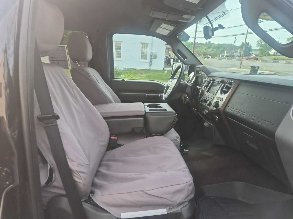 Photo 17 of this FORD F450